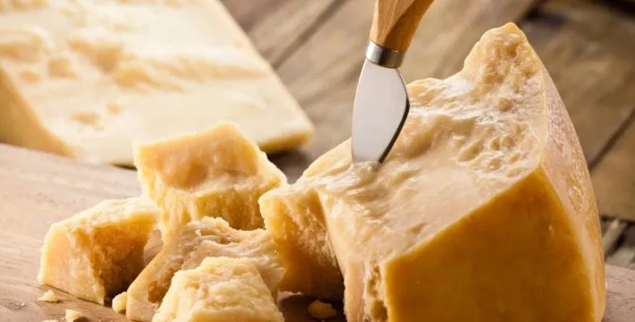 Grana Padano vs Parmigiano Reggiano - quale scegliere